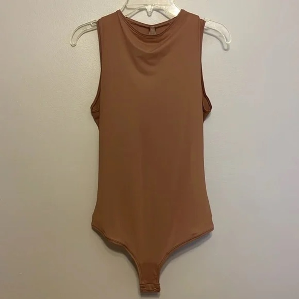 NWOT SKIMS Jelly Sheer Crew Neck Bodysuit Sleeveless Top Sienna. Size Large
